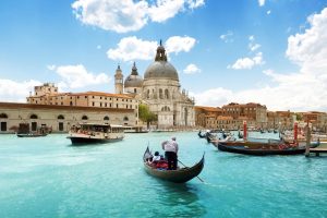 City-Venice-Italy-buildings-boats-river